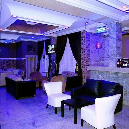 Room In Lodge - Hampton Towers Spa Asaba Exterior foto
