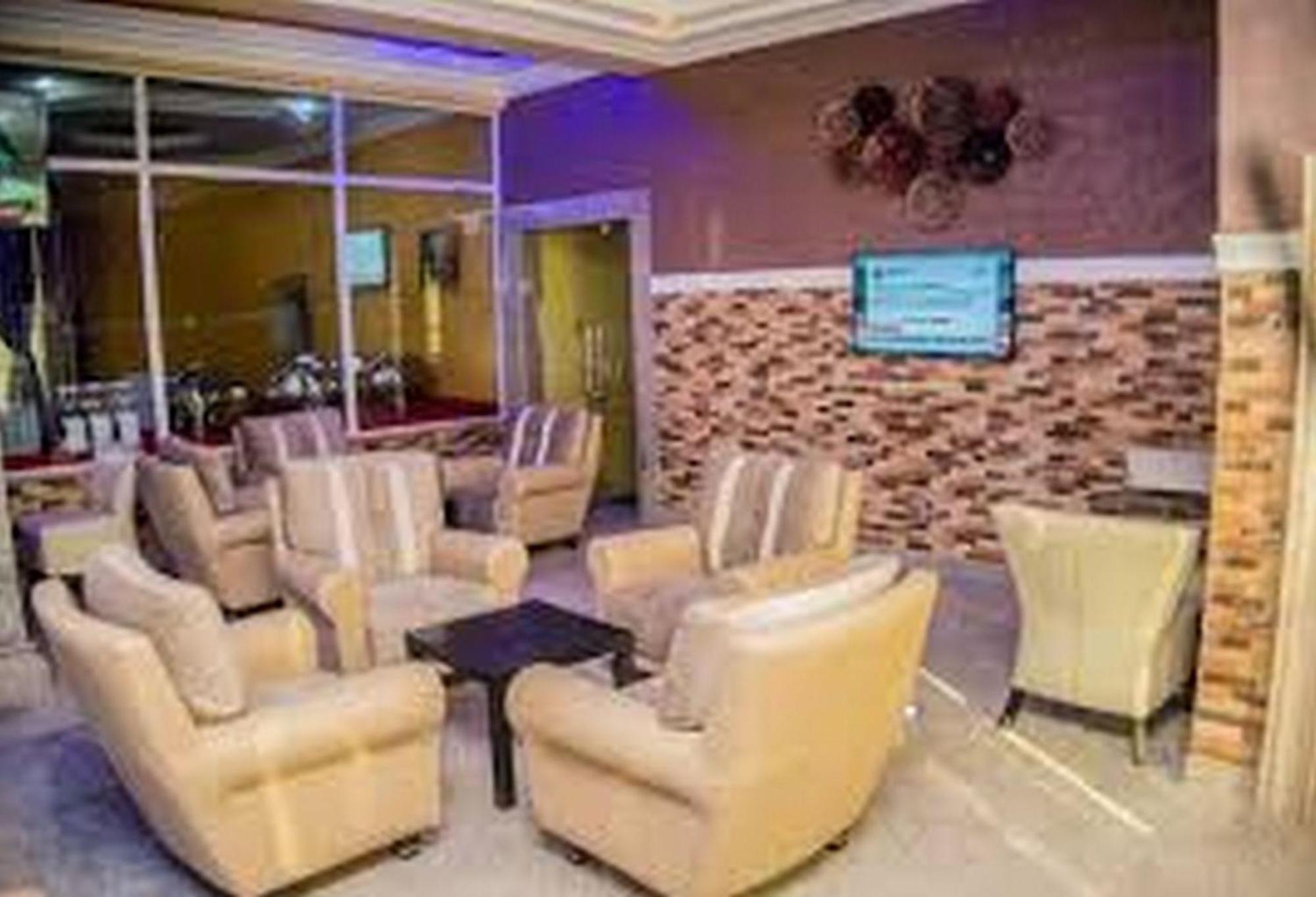 Room In Lodge - Hampton Towers Spa Asaba Exterior foto