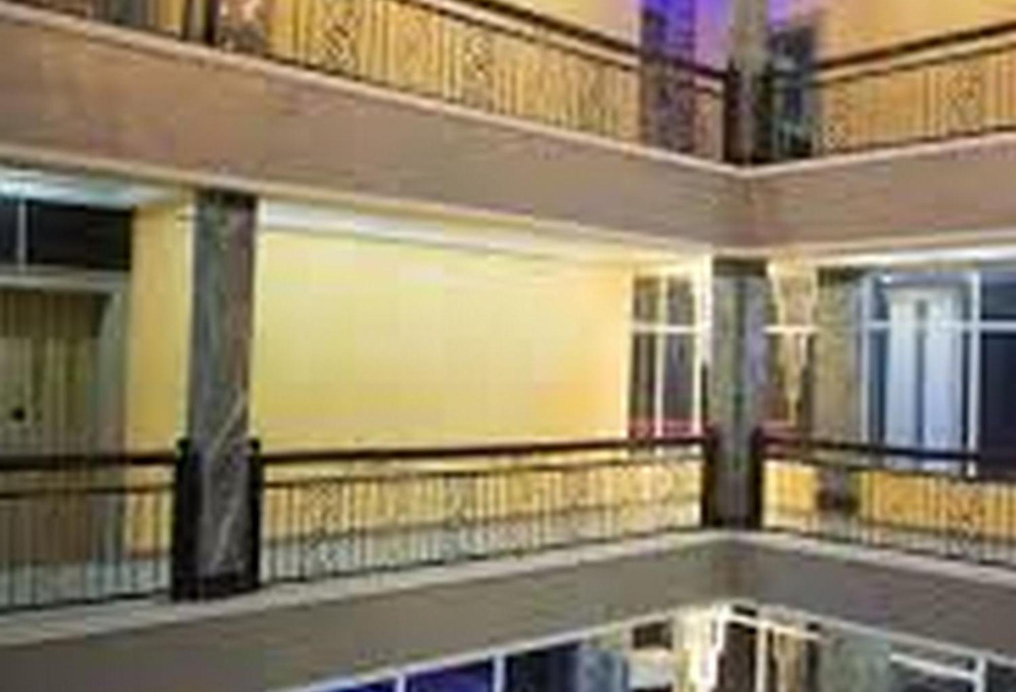 Room In Lodge - Hampton Towers Spa Asaba Exterior foto