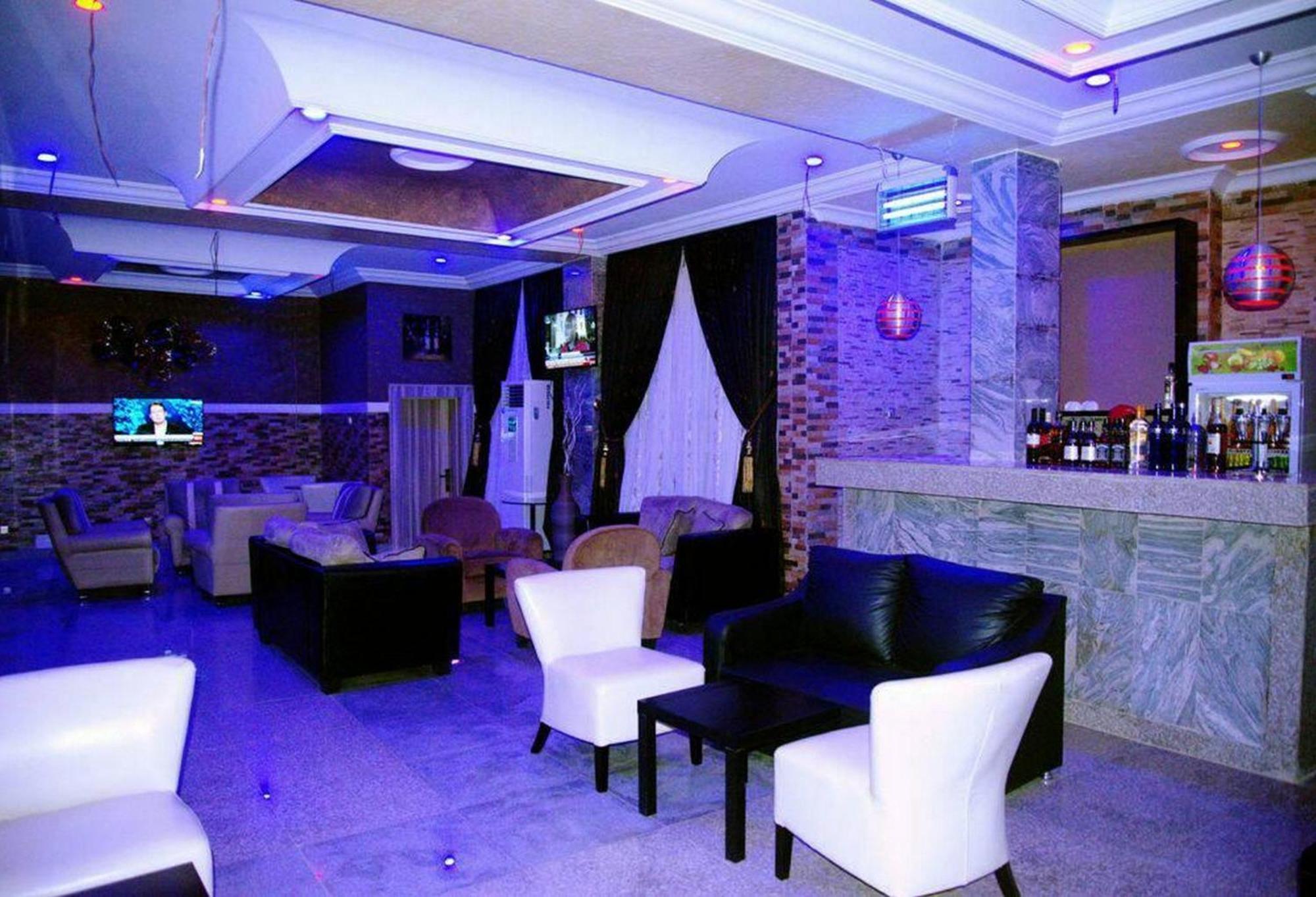 Room In Lodge - Hampton Towers Spa Asaba Exterior foto