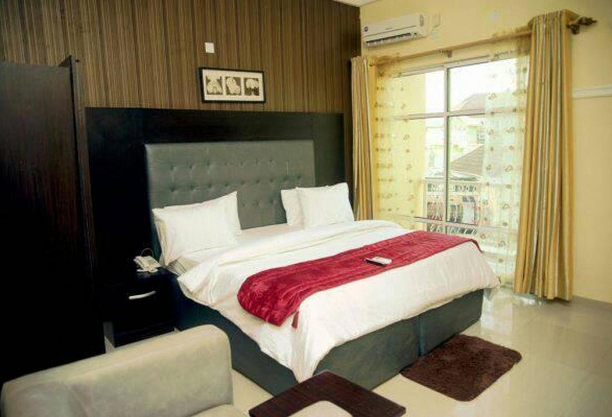 Room In Lodge - Hampton Towers Spa Asaba Exterior foto