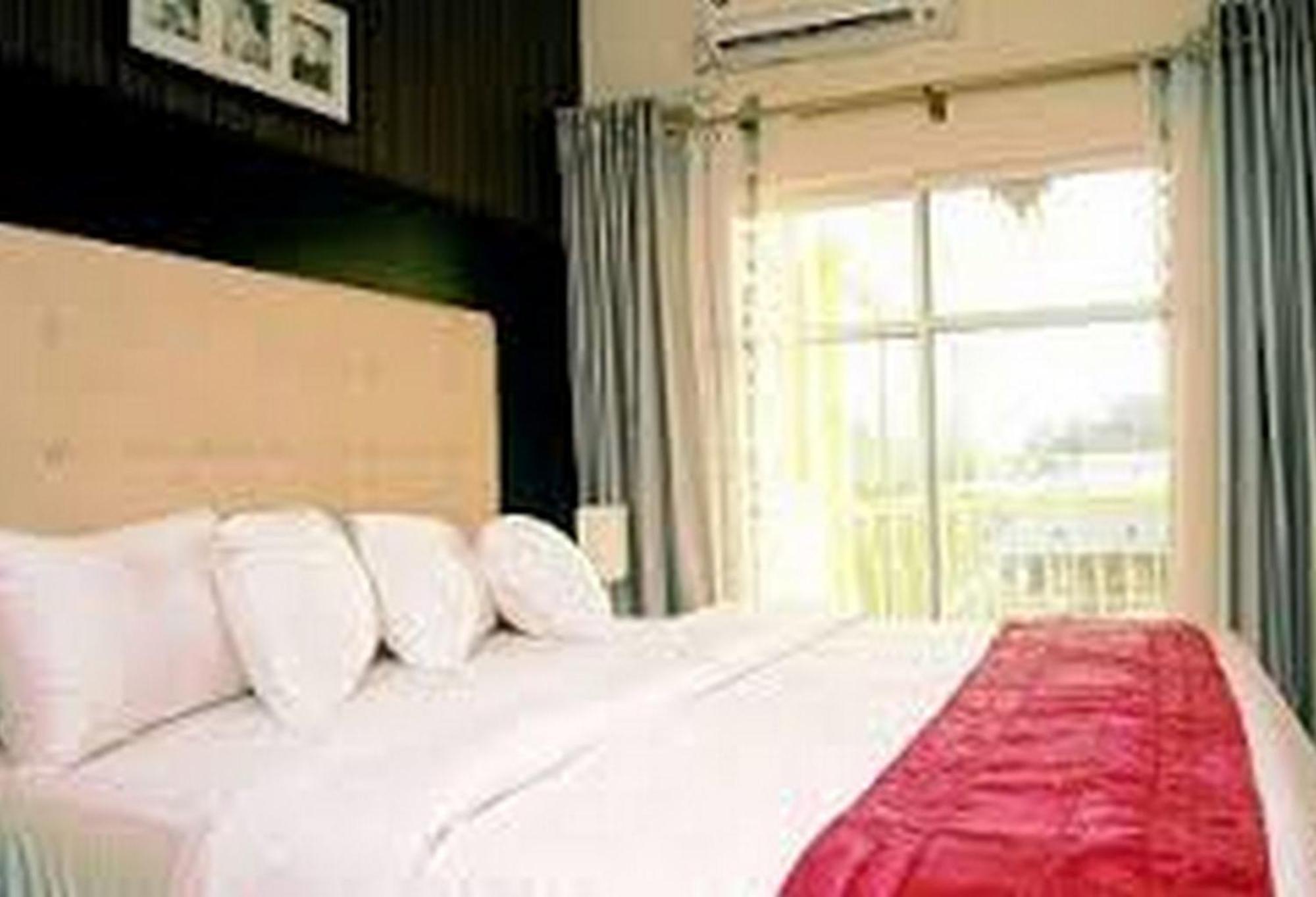 Room In Lodge - Hampton Towers Spa Asaba Exterior foto